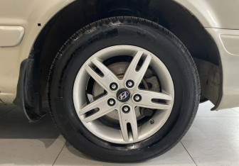 Подержанный автомобиль Hyundai Trajet 2007 года (18 фото)