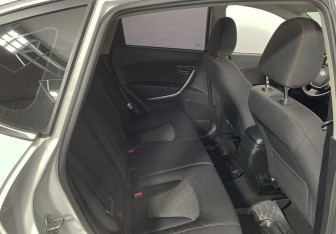 Подержанный автомобиль FAW Besturn X80 2018 года (10 фото)