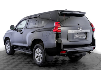 Подержанный автомобиль Toyota Land Cruiser Prado 2020 года (7 фото)
