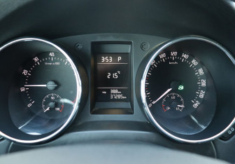 Подержанный автомобиль Skoda Yeti 2012 года (15 фото)