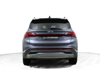 Подержанный автомобиль Hyundai Santa Fe 2022 года (6 фото)