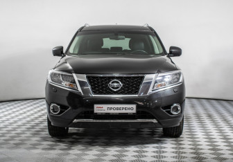 Подержанный автомобиль Nissan Pathfinder 2016 года (2 фото)