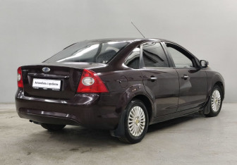 Подержанный автомобиль Ford Focus Sedan 2009 года (5 фото)