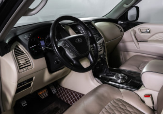 Подержанный автомобиль Infiniti QX80 2018 года (15 фото)