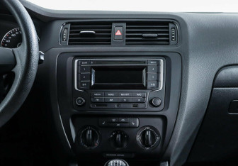 Подержанный автомобиль Volkswagen Jetta Sedan 2014 года (8 фото)