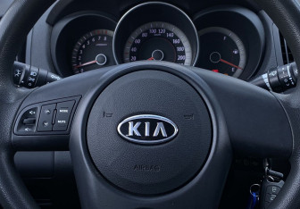 Подержанный автомобиль Kia Cerato Sedan 2011 года (15 фото)