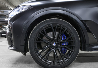 Подержанный автомобиль BMW X7 2019 года (32 фото)