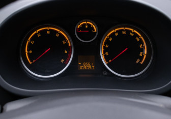 Подержанный автомобиль Opel Corsa 2008 года (12 фото)