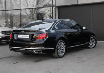 Подержанный автомобиль Kia K900 2019 года (4 фото)