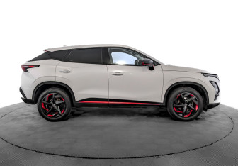 Подержанный автомобиль Omoda C5 2024 года (4 фото)