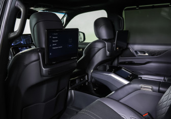 Подержанный автомобиль Lexus LX 2022 года (13 фото)