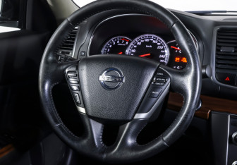 Подержанный автомобиль Nissan Teana 2010 года (13 фото)