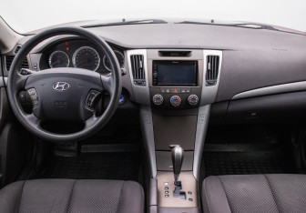 Подержанный автомобиль Hyundai Sonata 2008 года (13 фото)