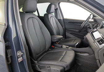 Подержанный автомобиль BMW X1 2018 года (21 фото)