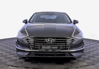 Подержанный автомобиль Hyundai Sonata 2022 года (2 фото)