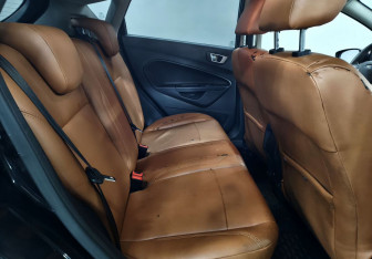 Подержанный автомобиль Ford Fiesta Hatchback 2016 года (11 фото)