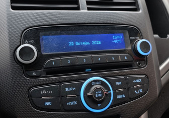 Подержанный автомобиль Chevrolet Aveo Sedan 2012 года (13 фото)