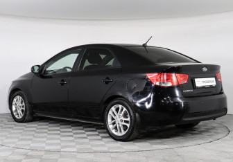 Подержанный автомобиль Kia Cerato Sedan 2011 года (4 фото)