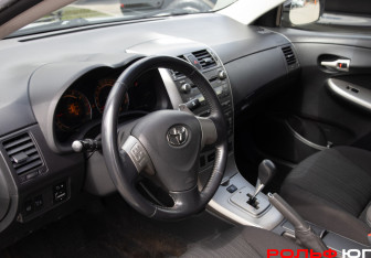 Подержанный автомобиль Toyota Corolla Sedan 2008 года (10 фото)