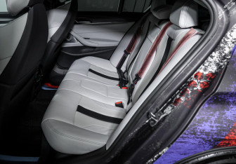 Подержанный автомобиль BMW M5 Sedan 2022 года (10 фото)