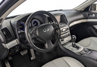 Подержанный автомобиль Infiniti G Convertible 2011 года (15 фото)
