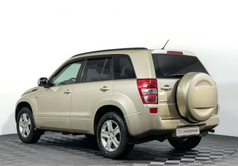 Подержанный автомобиль Suzuki Grand Vitara 2006 года (7 фото)