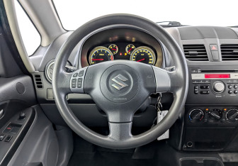 Подержанный автомобиль Suzuki SX4 Hatchback 2013 года (21 фото)
