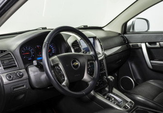 Подержанный автомобиль Chevrolet Captiva 2012 года (10 фото)