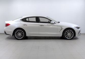 Подержанный автомобиль Genesis G70 2019 года (4 фото)