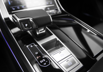 Подержанный автомобиль Audi Q8 2021 года (19 фото)