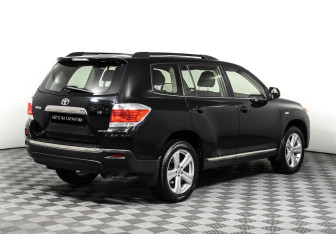 Подержанный автомобиль Toyota Highlander 2012 года (5 фото)