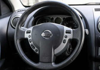 Подержанный автомобиль Nissan Qashqai 2008 года (17 фото)