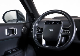 Подержанный автомобиль LiXiang L9 2023 года (18 фото)