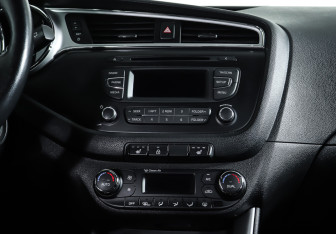 Подержанный автомобиль Kia Ceed Hatchback 2017 года (39 фото)