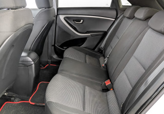 Подержанный автомобиль Hyundai i30 Hatchback 2012 года (12 фото)