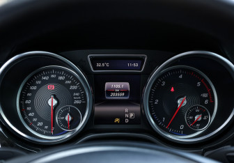 Подержанный автомобиль Mercedes-Benz GLE 2016 года (13 фото)