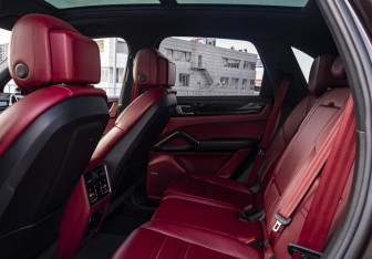 Подержанный автомобиль Porsche Cayenne 2019 года (18 фото)