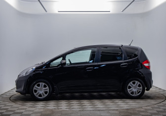 Подержанный автомобиль Honda Jazz 2012 года (8 фото)