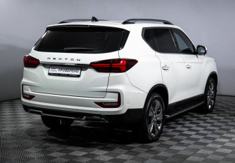 Подержанный автомобиль SsangYong Rexton 2022 года (5 фото)
