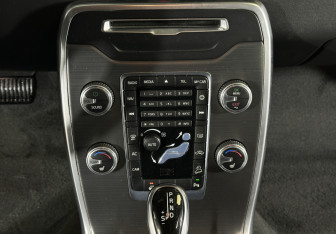 Подержанный автомобиль Volvo XC70 2016 года (15 фото)