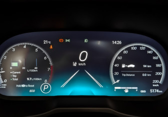 Подержанный автомобиль Toyota RAV4 2025 года (16 фото)