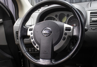 Подержанный автомобиль Nissan X-Trail 2007 года (17 фото)
