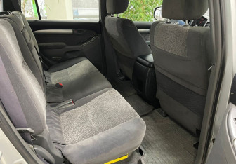Подержанный автомобиль Toyota Land Cruiser Prado 2003 года (17 фото)