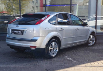 Подержанный автомобиль Ford Focus Hatchback 2007 года (8 фото)