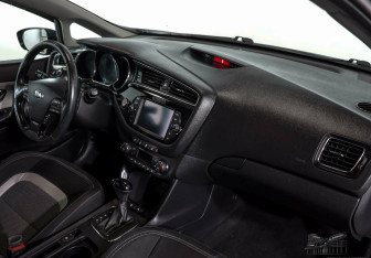 Подержанный автомобиль Kia Ceed Wagon 2015 года (5 фото)