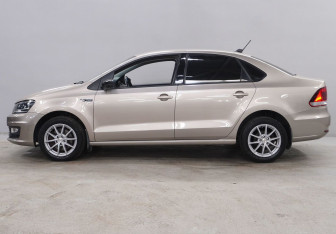 Подержанный автомобиль Volkswagen Polo Sedan 2018 года (8 фото)