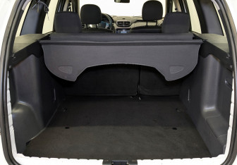 Подержанный автомобиль Nissan Terrano 2015 года (10 фото)