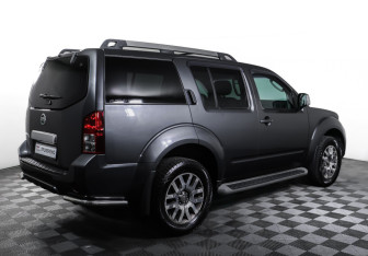 Подержанный автомобиль Nissan Pathfinder 2011 года (5 фото)