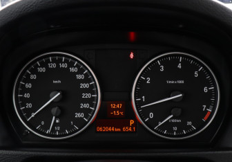 Подержанный автомобиль BMW X1 2009 года (13 фото)