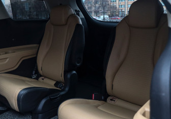 Подержанный автомобиль Kia Carnival 2020 года (14 фото)